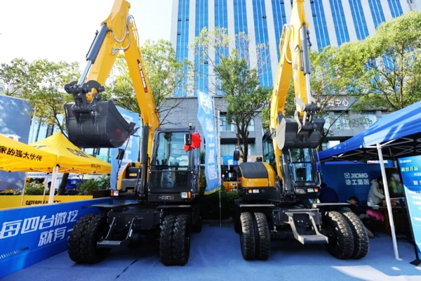 XCMG Micro and Electric Excavators Shine in Wuhan