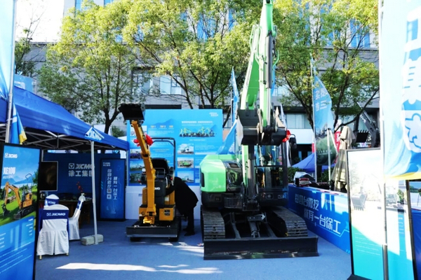 XCMG Micro and Electric Excavators Shine in Wuhan